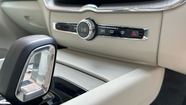 Volvo XC60 2.0 B5P Plus Dark 5dr AWD Geartronic Petrol Estate